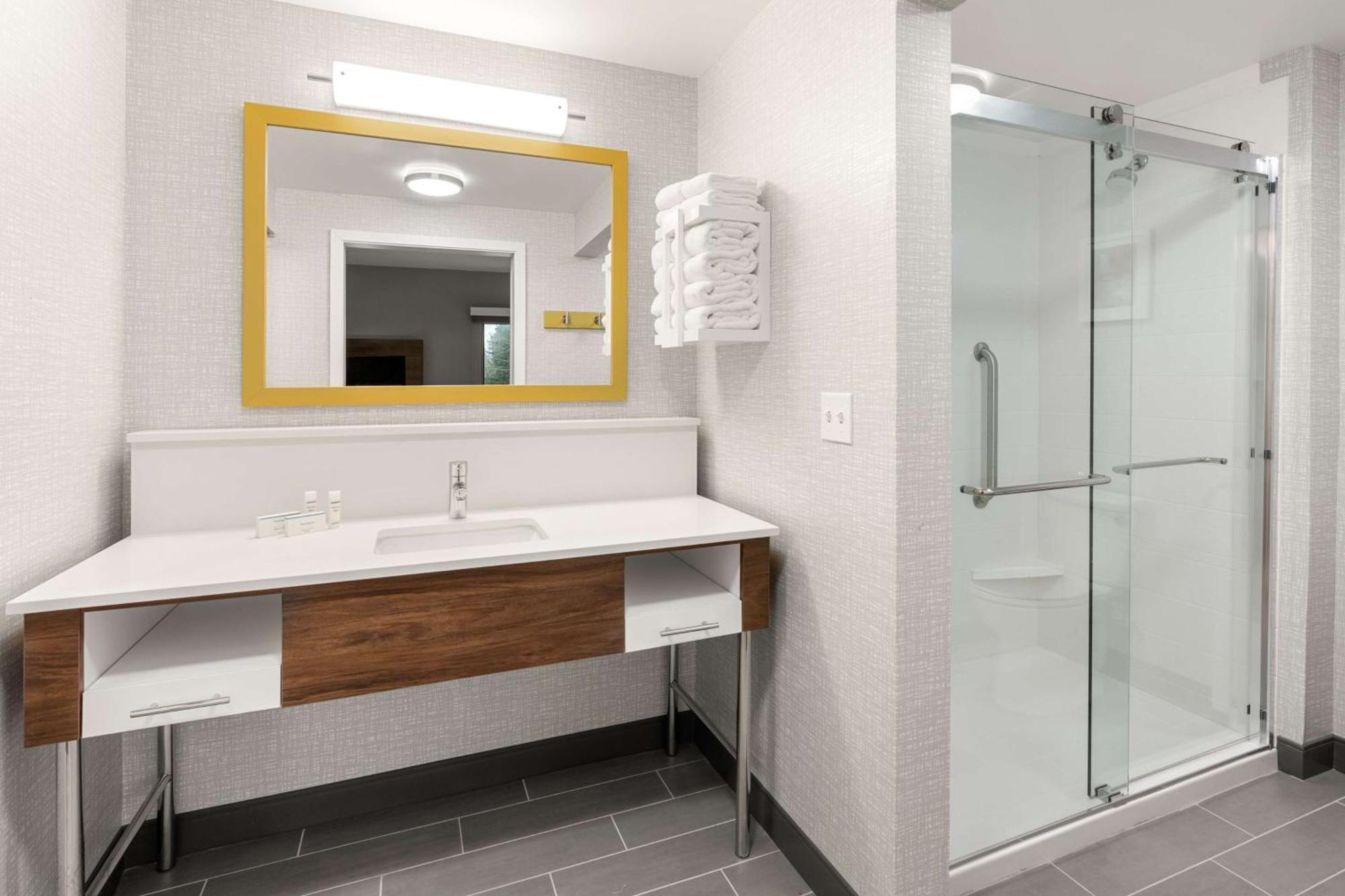 Hampton Inn & Suites تيغارد المظهر الخارجي الصورة
